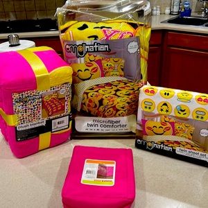 Twin size emoji complete bed set